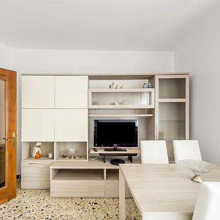 Apartment Cozy Near Venice With Balcony!