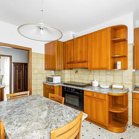 Cozy Near Venice With Balcony! Apartment
