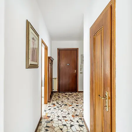 Apartment Cozy Near Venice With Balcony! *