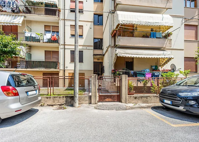 Cozy Near Venice With Balcony! Apartmán